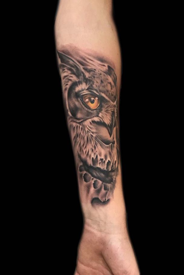 Eule auf dem Arm, Tattoo-Design