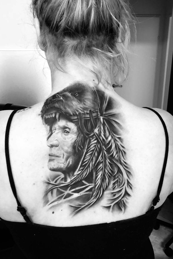 Indianer-Gesicht auf dem Rücken, Tattoo-Design
