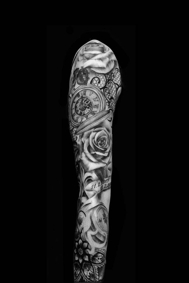 Uhr und Rosen auf dem Arm, Tattoo-Design
