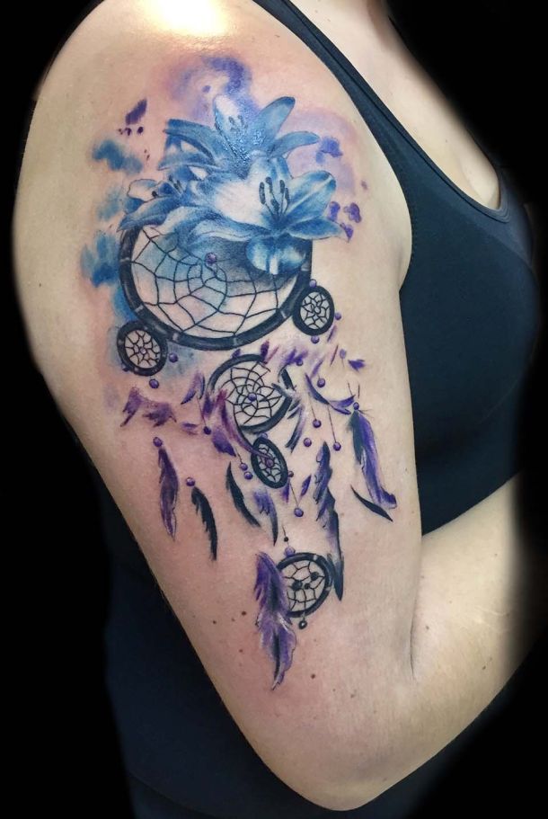 Tattoo-Design dreamcatcher mit Blumen